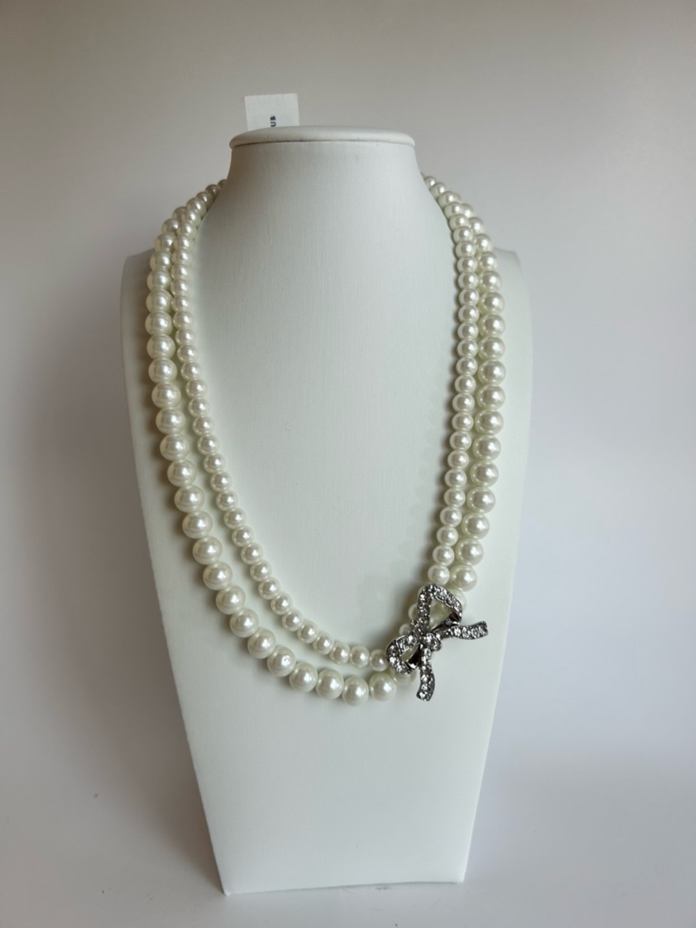 Classic Pearl Bow Pendant and White Pearls Necklace - Picture 2 of 8